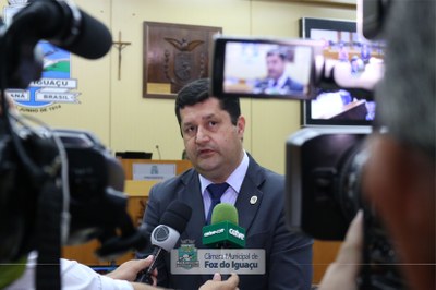 vereador-rogério-quadros-cmfi-entrevista01.jpg