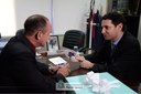 O Cônsul Geral de Israel, Alon Lavi, fez uma visita ao Legislativo iguaçuense nesta terça-feira (3) e foi recepcionado pelo presidente da Casa, vereador Beni Rodrigues (PSB) em seu gabinete.

Foto: Diretoria de Comunicação CMFI / Maria Fernanda Setti