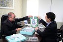 O Cônsul Geral de Israel, Alon Lavi, fez uma visita ao Legislativo iguaçuense nesta terça-feira (3) e foi recepcionado pelo presidente da Casa, vereador Beni Rodrigues (PSB) em seu gabinete.

Foto: Diretoria de Comunicação CMFI / Maria Fernanda Setti