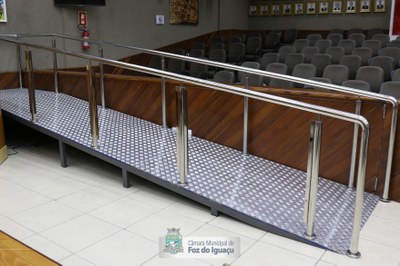 Instalação da rampa para cadeirantes (05)