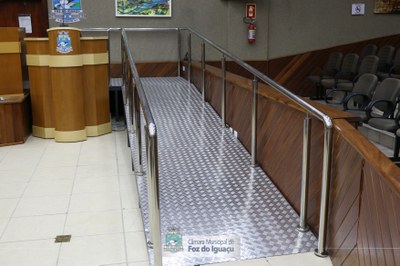 Instalação da rampa para cadeirantes (06)