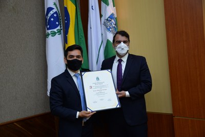 Título de Cidadão Honorário de Foz do Iguaçu ao advogado Cezar Eduardo Ziliotto,