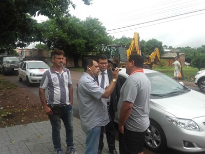 Vereador João Miranda acompanha limpeza no Porto Meira (06)