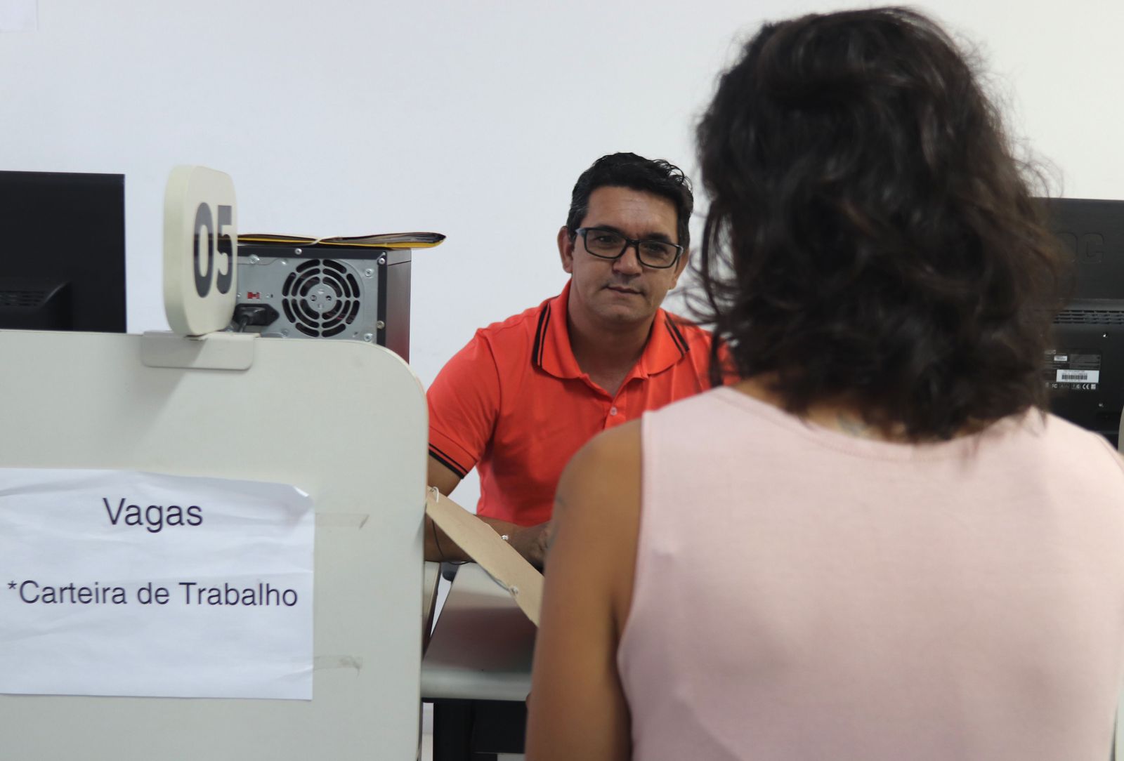 Agora é lei: empresas prestadoras de serviço à administração pública de Foz devem ofertar vagas na agência do trabalhador