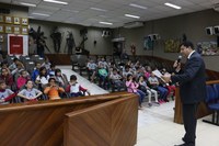 Alunos de Escola Municipal do Porto Meira visitam a Câmara de Vereadores