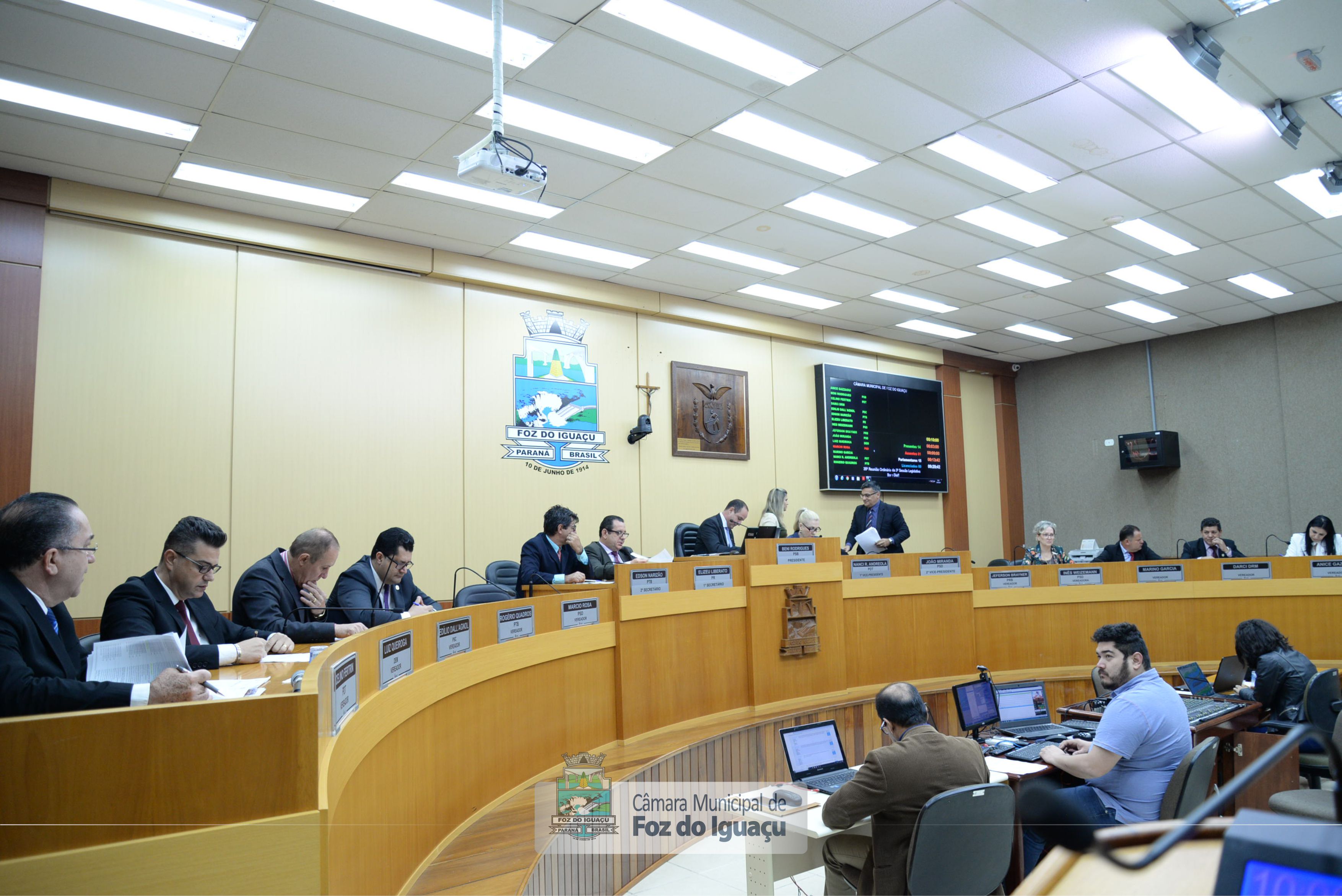 Atualização dos valores do Bolsa Atleta e remanejamento de verbas para o Natal foram aprovados na Câmara