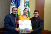 Bailarina Júlia Cornetta recebe homenagem do Poder Legislativo iguaçuense