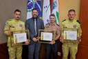 Bombeiros militares ganham Moção de Aplauso por ato de bravura Bombeiros militares ganham Moção de Aplauso por ato de bravura