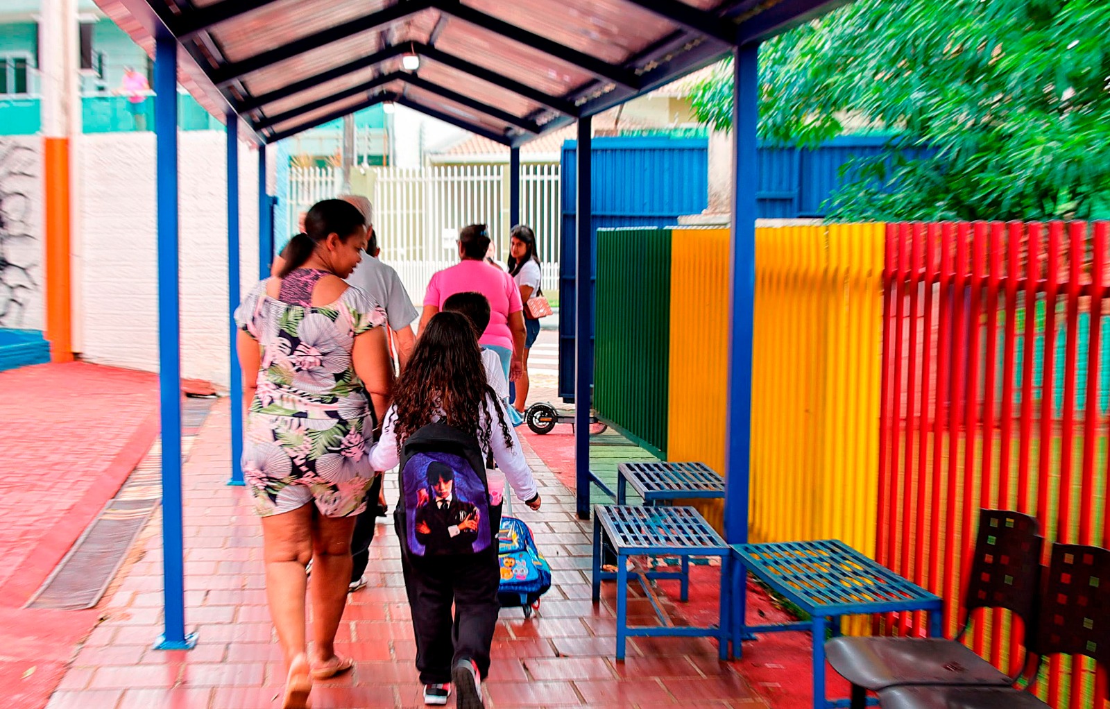 Câmara aprova exigência de antecedentes criminais para atuação com crianças e adolescentes