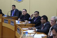 Câmara aprova projeto que valoriza profissionais da rede pública de ensino