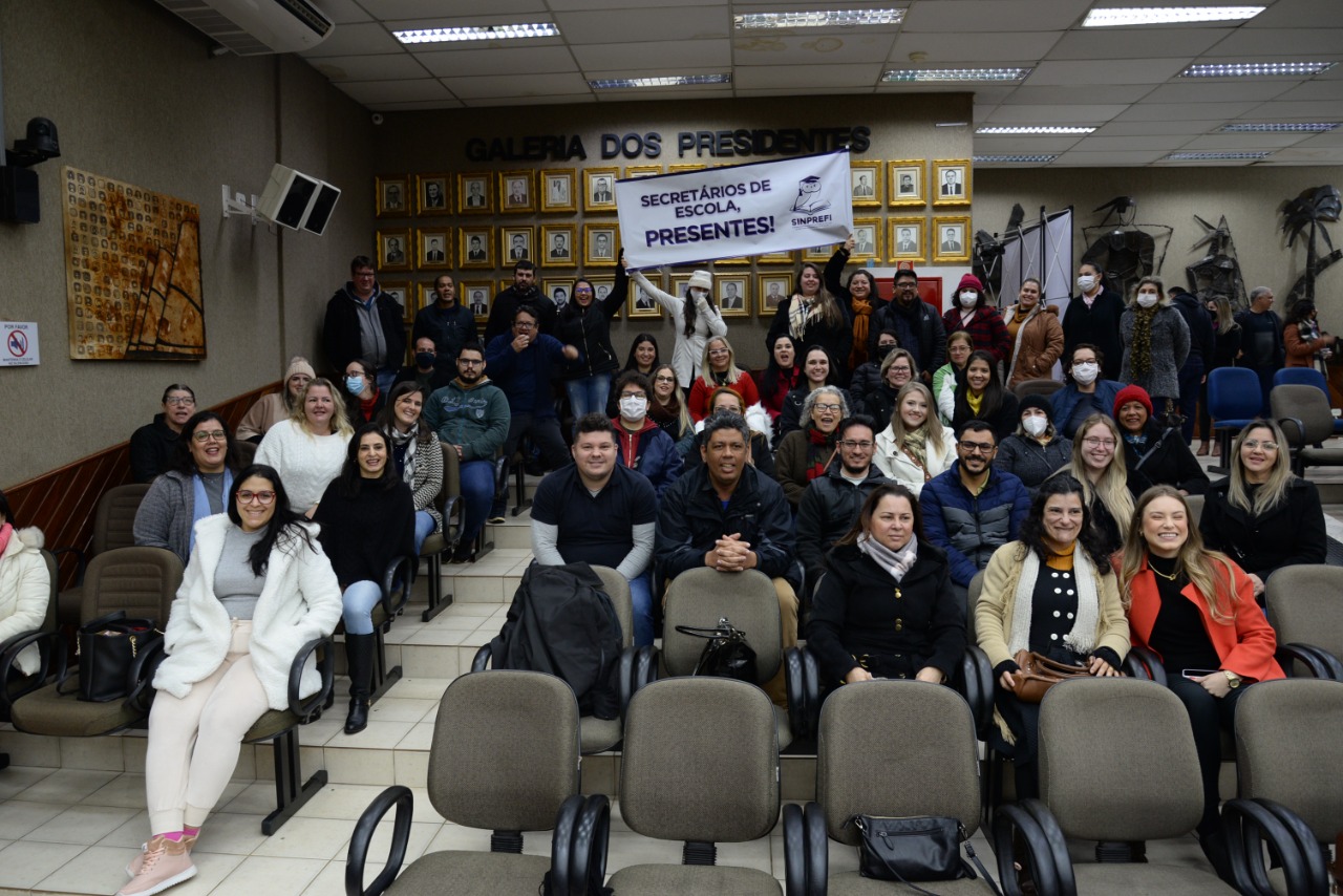 Câmara de Foz aprova inclusão de secretários de escolas no plano de carreira do magistério