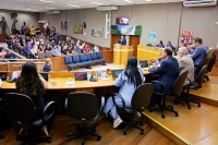 Câmara de Foz aprova projeto que permite melhoria salarial de merendeiras