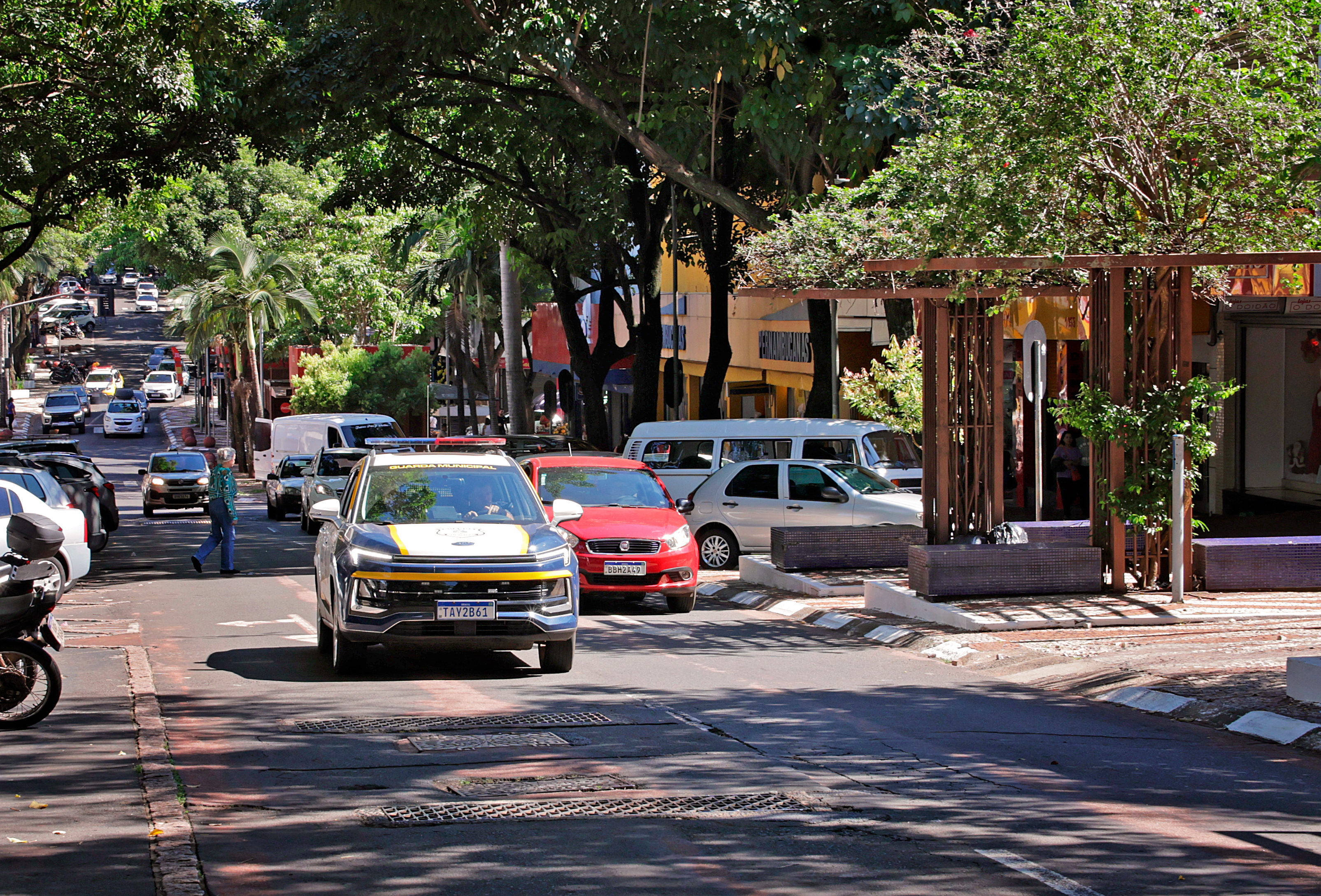 Câmara de Foz pede reforço no policiamento da Avenida Brasil no fim de ano