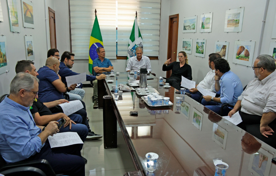 Câmara de Foz questiona contrato de limpeza urbana e Prefeitura explica atualização de valor 