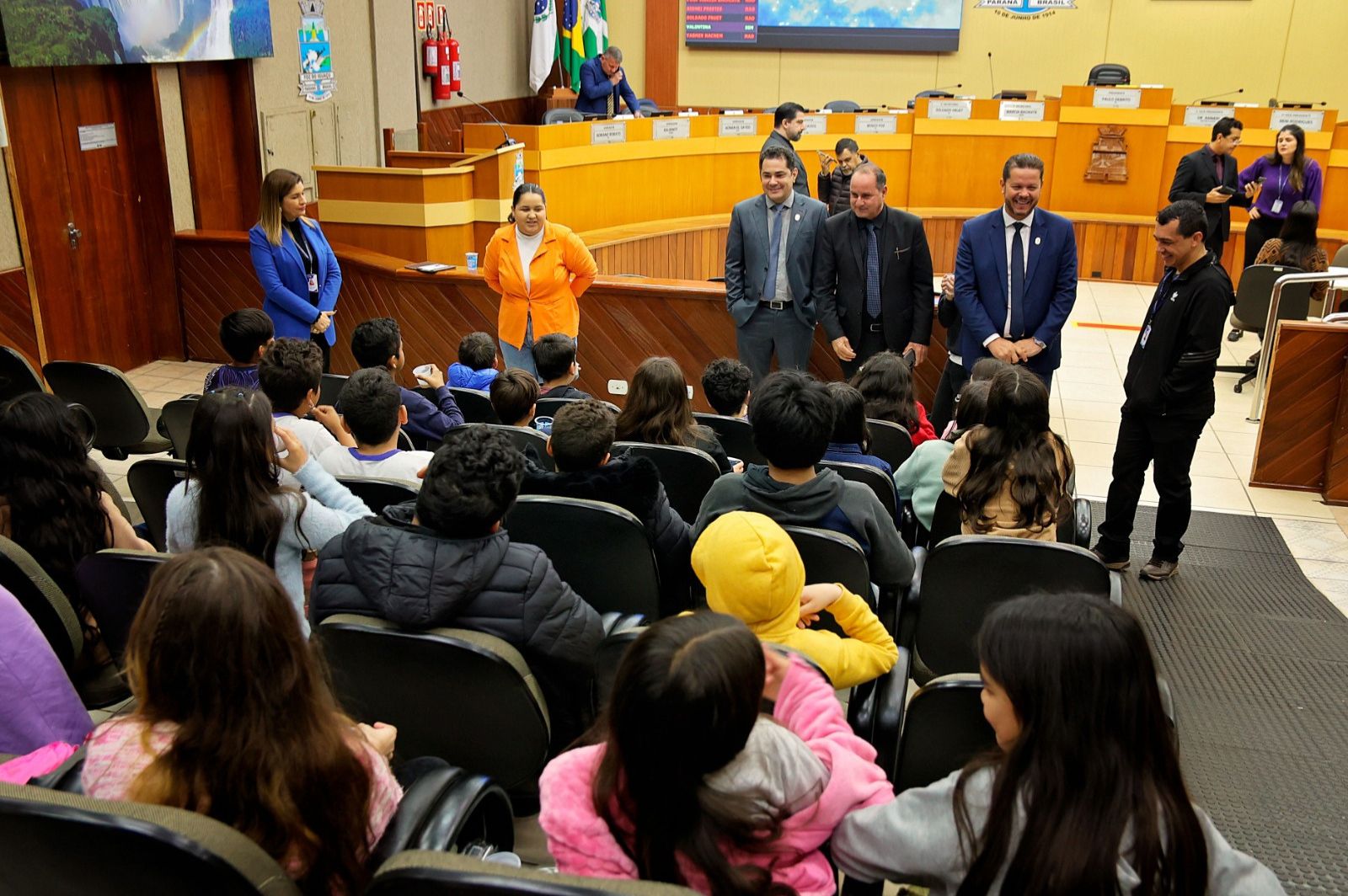 Câmara de Foz recebe estudantes da Escola Municipal Três Bandeiras