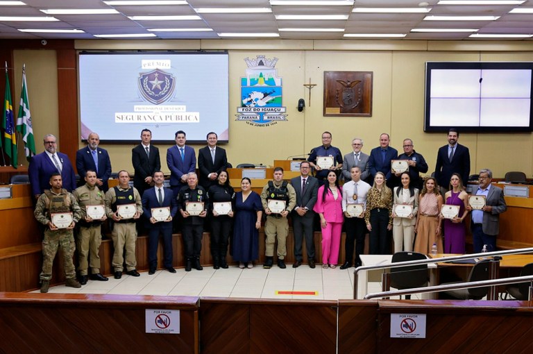 Câmara de Foz reconhece 13 trajetórias com o Prêmio Profissional da Segurança Pública