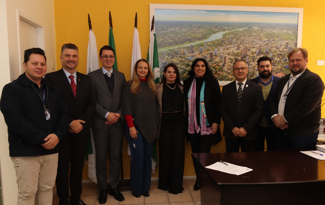 Câmara e OAB de Foz assinam termo de cooperação técnica