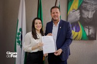 Câmara empossa Francielly Basso, nova servidora da Casa