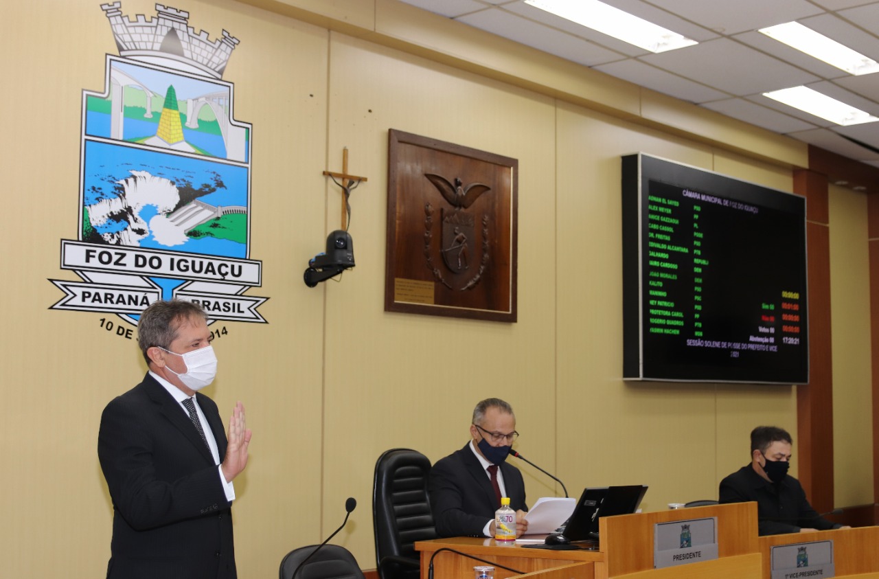 Câmara empossa Prefeito Chico Brasileiro e Vice-Prefeito Francisco Sampaio
