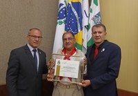 Câmara entrega moção de aplauso ao CTG de Foz em reconhecimento ao resgate da cultura