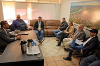 Câmara recebe senador para tratar de demandas em saúde e infraestrutura