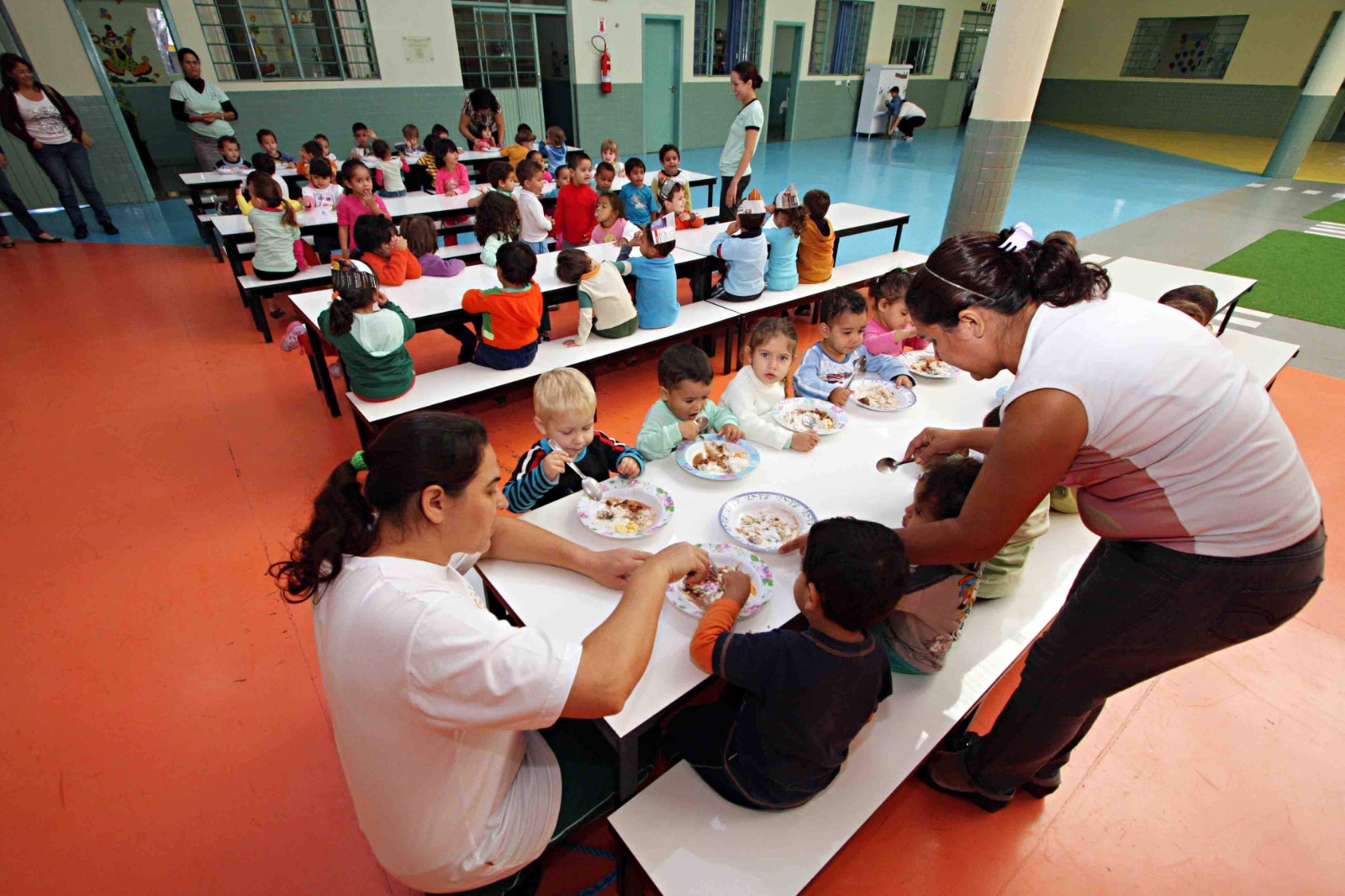 Cardápios da rede municipal de ensino deverão ficar em locais visíveis