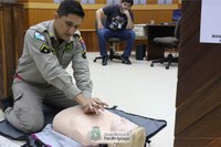 Colaboradores da CMFI participam de instrução para primeiros socorros