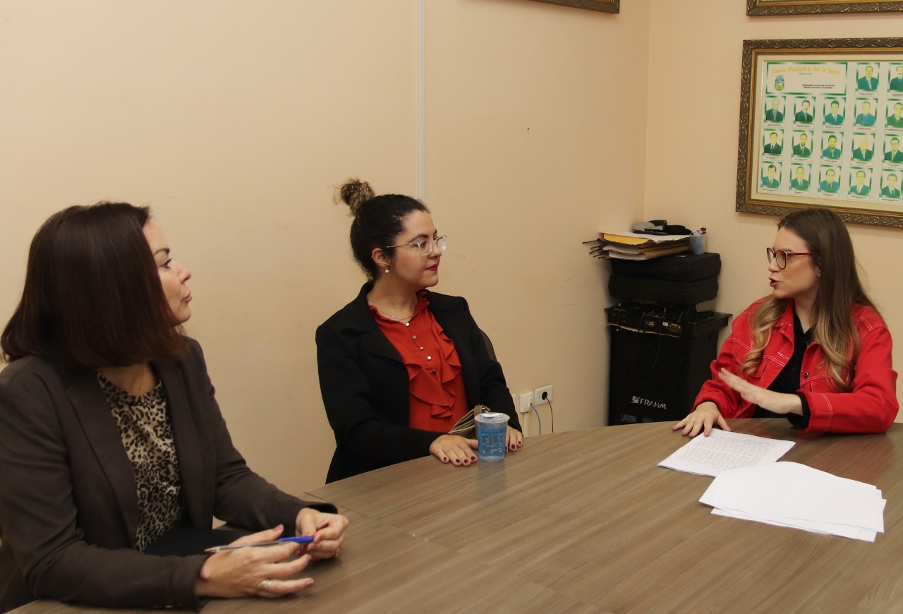 Comissão de Educação recebe proposta de projeto oriunda do curso de direito da UDC