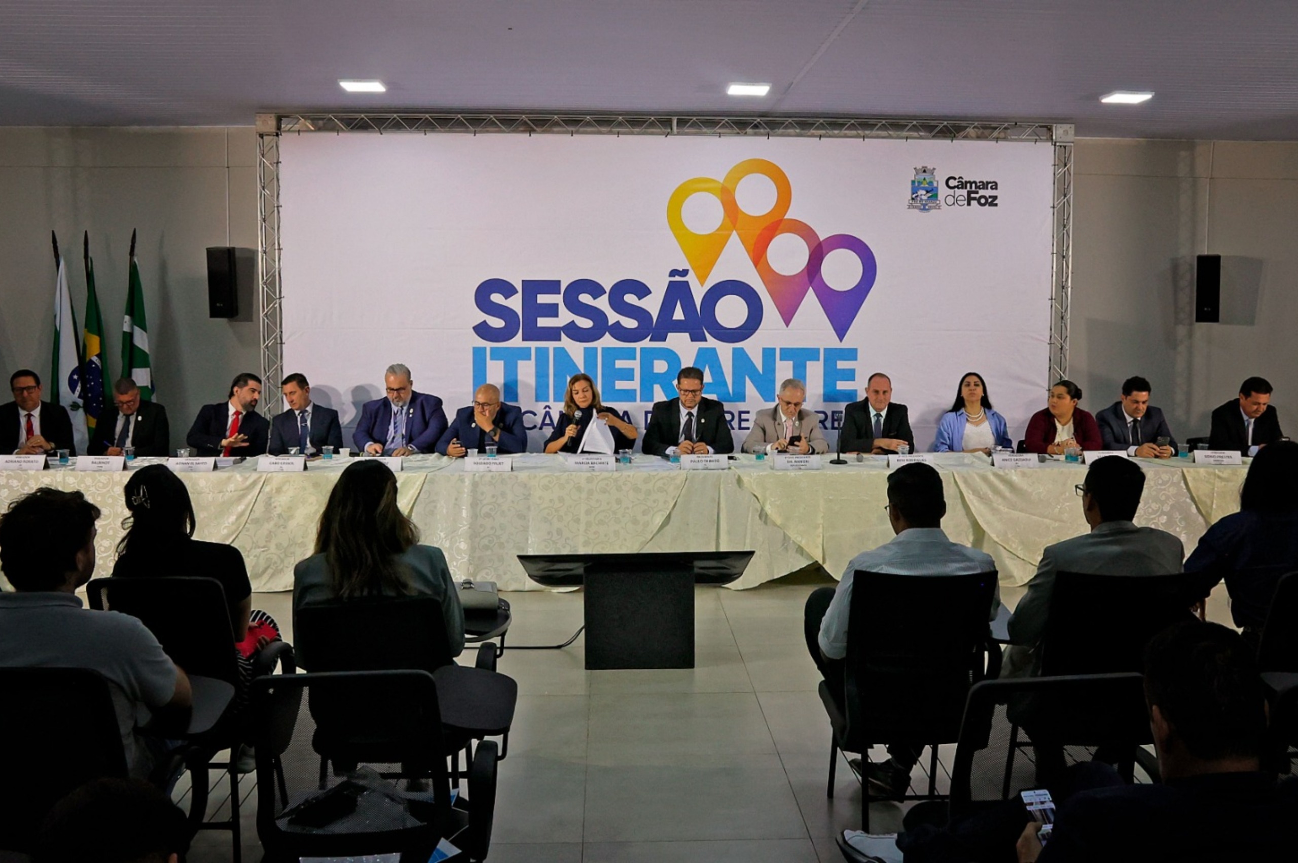 Comunidade reivindica asfalto, melhorias na educação e praças em sessão itinerante do Porto Meira