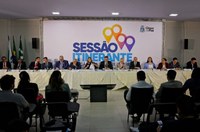 Comunidade reivindica asfalto, melhorias na educação e praças em sessão itinerante do Porto Meira