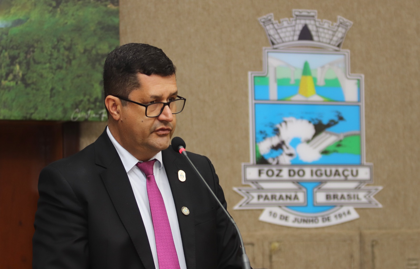 Conheça o vereador Rogério Quadros e sua trajetória nos dois anos de mandato