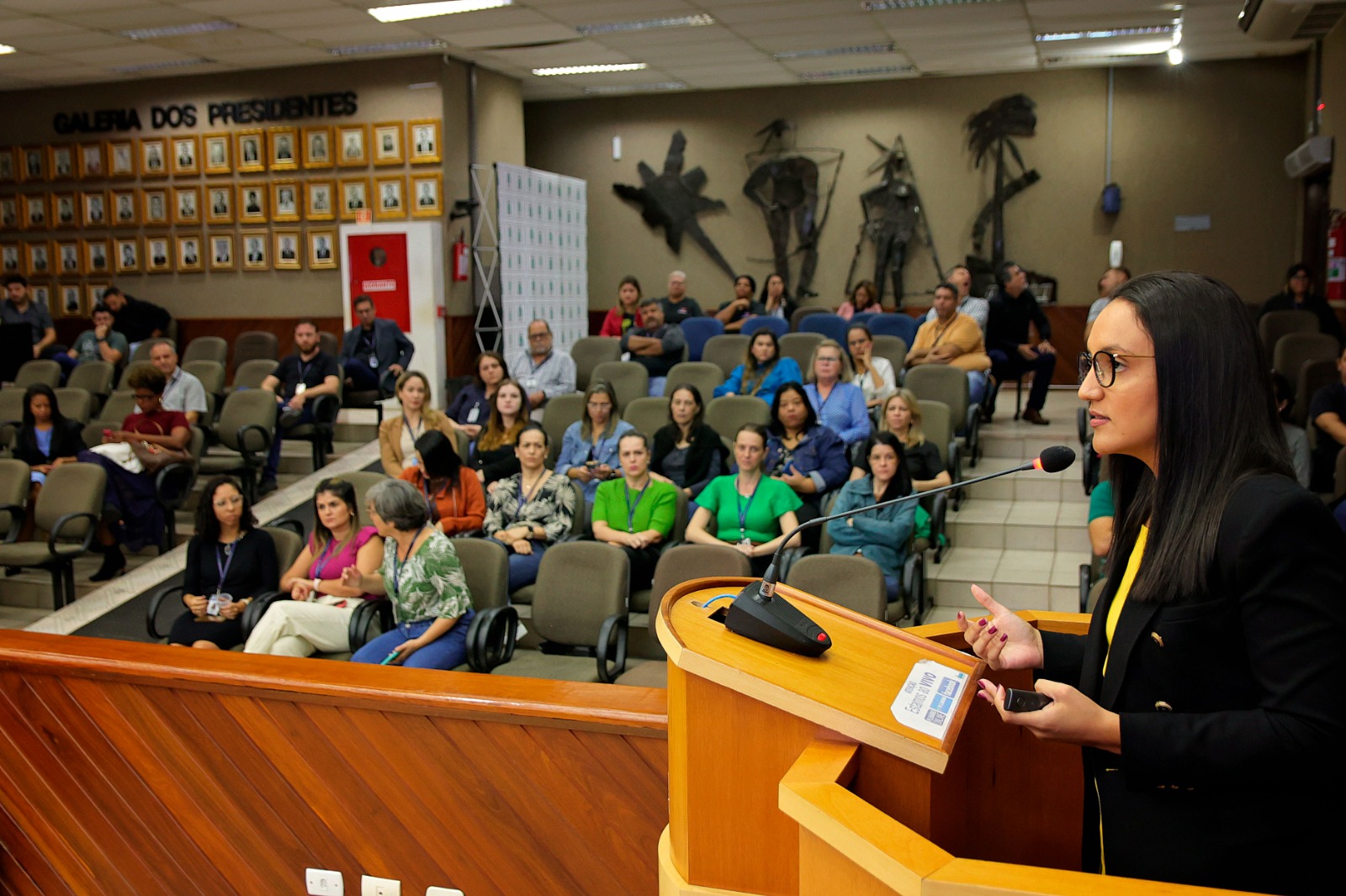 Delegada realiza palestra na Câmara de Foz sobre assédio no ambiente de trabalho
