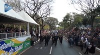 Desfile da Independência reuniu multidão na Avenida Paraná