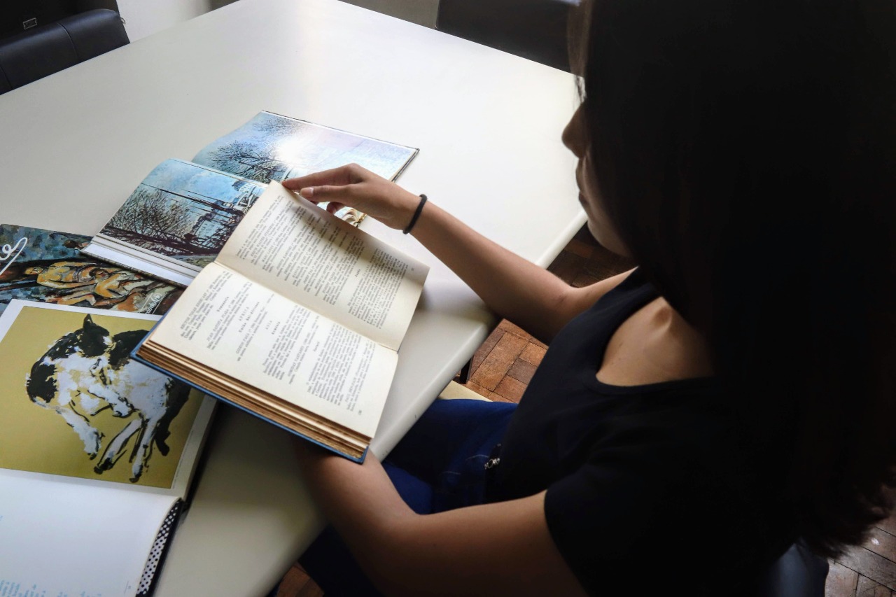 Dia do escritor: TV Câmara conversa com o poeta Meon Luciano