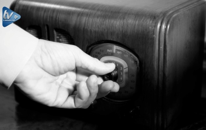 Dia do Rádio: TV Câmara relata história e importância do meio de comunicação