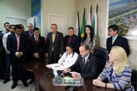 Em ato de recondução, Presidente da Câmara pede união de todos pela cidade