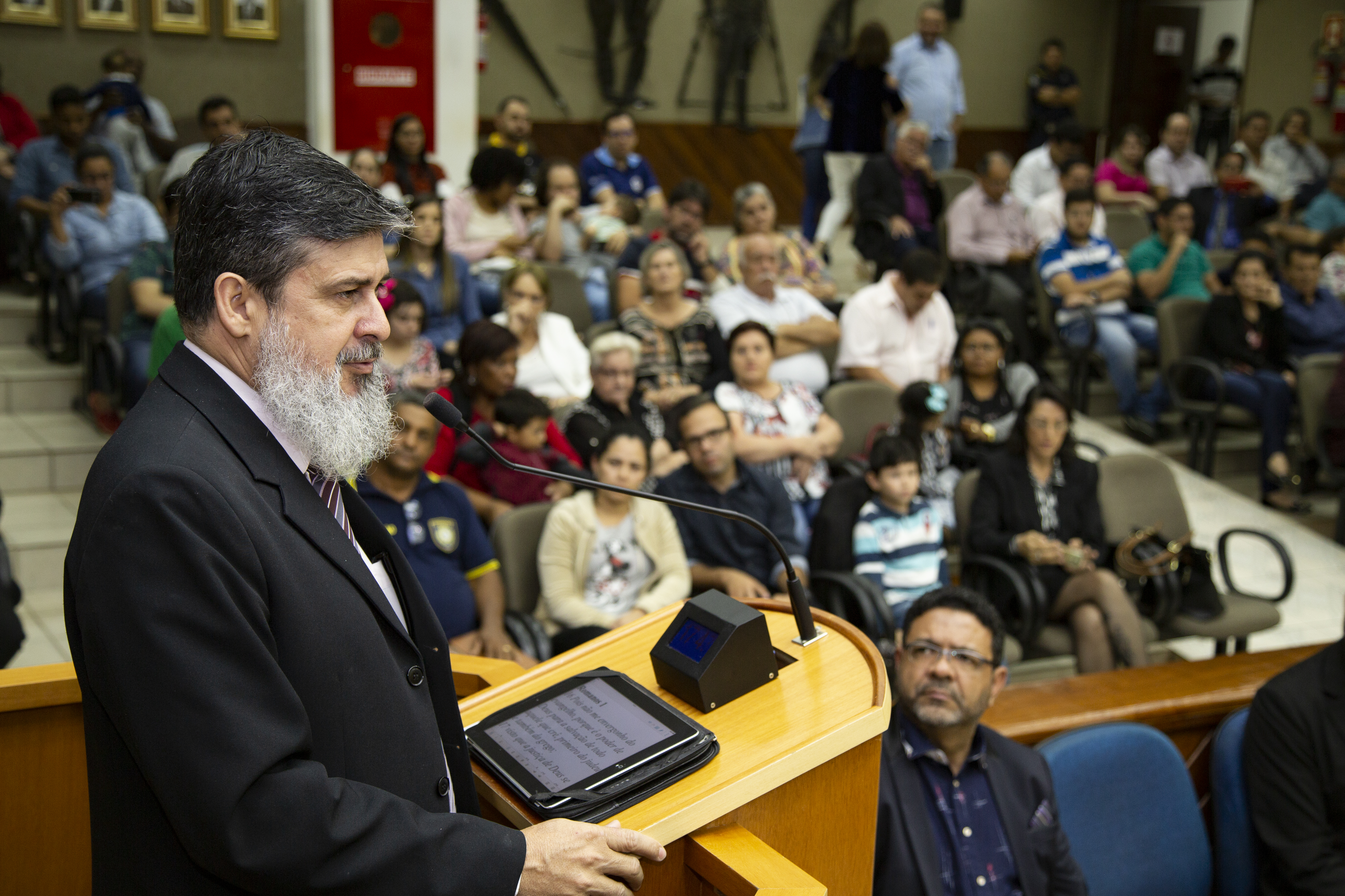 Fiéis lotaram o plenário da câmara em comemoração ao dia da consciência evangélica