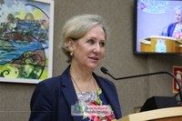 Inês Weizemann requer informações sobre cemitérios, usina de asfalto e serviços prestados na ACDD