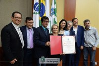 Isabel Senandes, fonoaudióloga do Município, é a nova cidadã honorária de Foz
