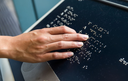 Já é lei: Estabelecimentos de grande circulação devem ter mapas táteis em Braille