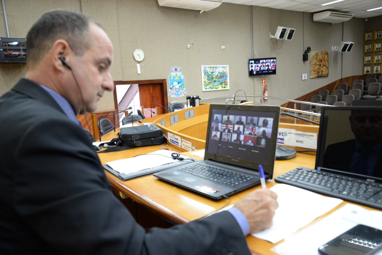 Legislativo derruba veto e mantém projeto pela liberação de transporte alternativo em Foz