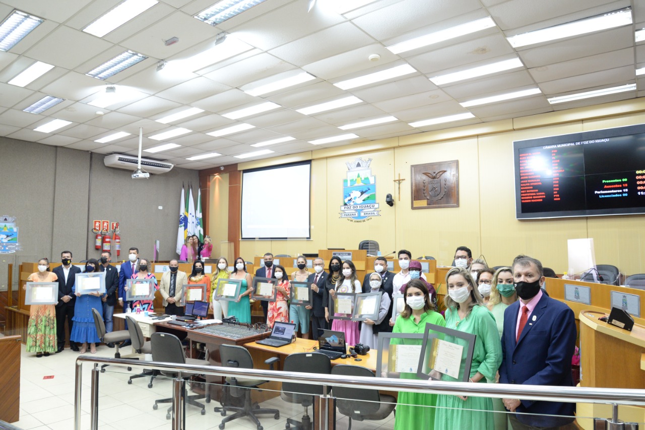 Legislativo homenageia 14 mulheres com Prêmio Mulher Destaque de 2022