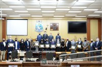 Legislativo Iguaçuense homenageia TJ-PR em reconhecimento ao programa Moradia Legal