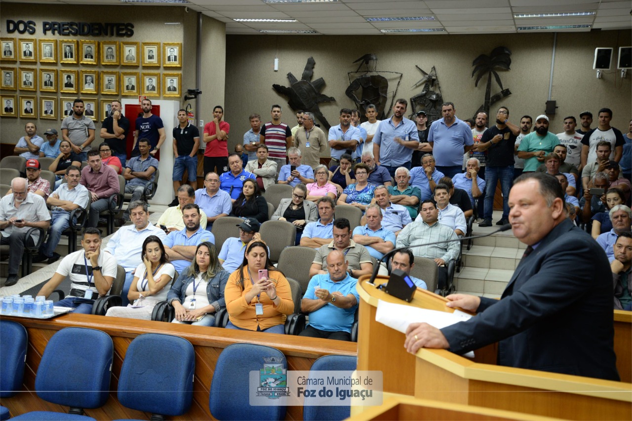 Mudanças na lei sobre serviço de táxi seguem para sanção do prefeito