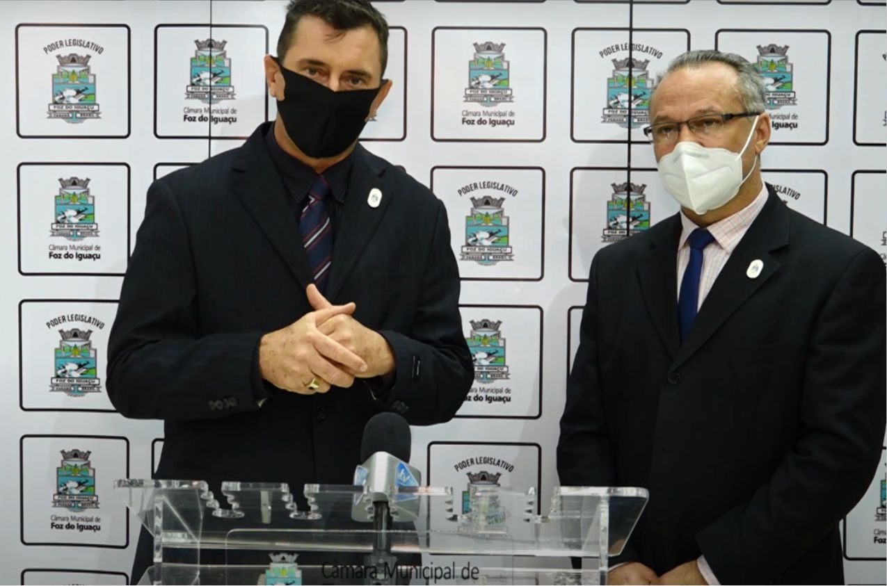 Ney Patrício promulga lei que prioriza asfalto em locais habitados por cadeirantes