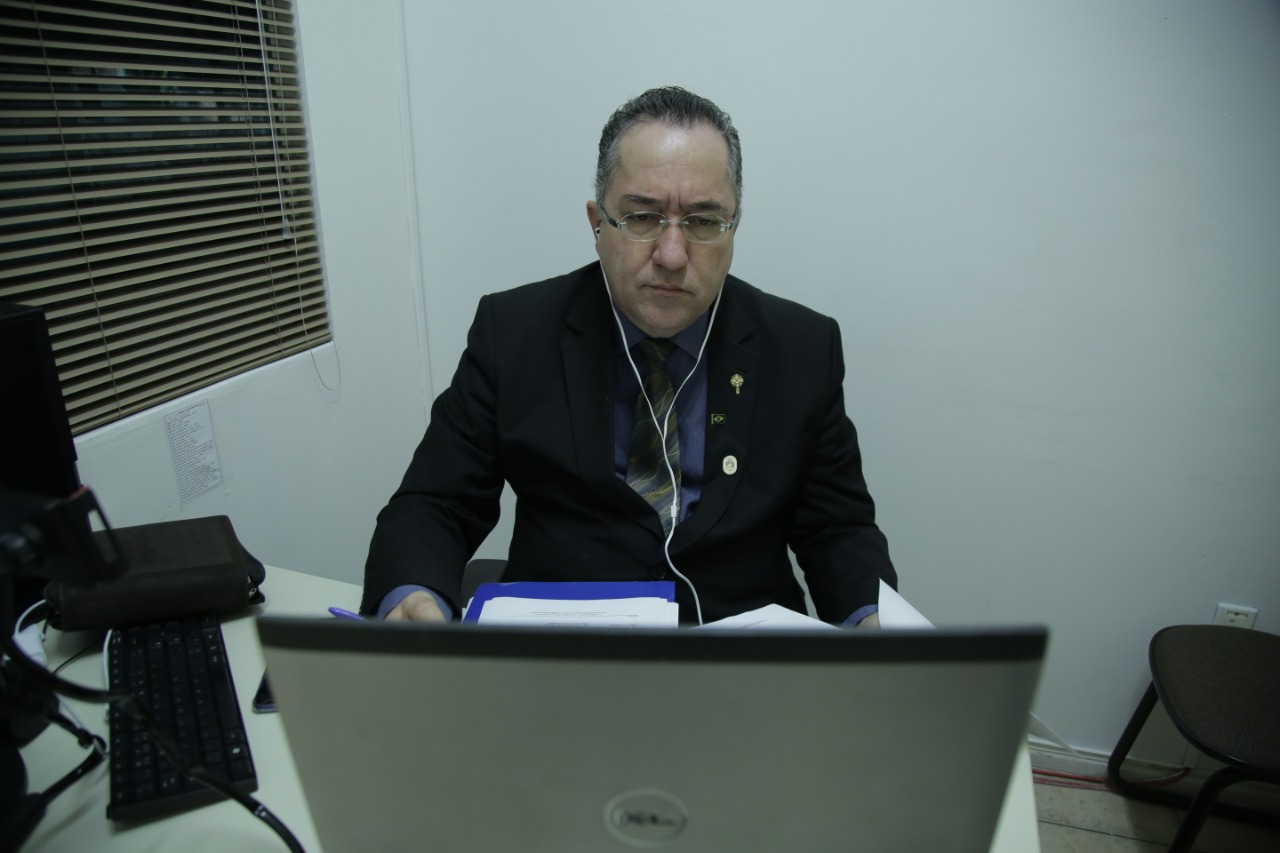 Ofício articulado pelo vereador Celino Fertrin pede ao prefeito rompimento do contrato com empresas de ônibus