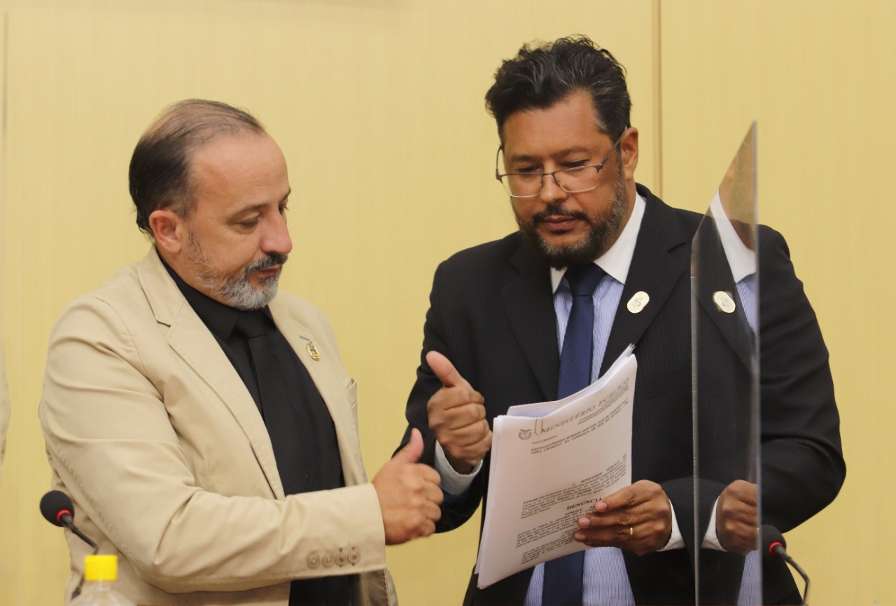 Plenário rejeita parecer contrário e projeto que regulamenta banheiro família segue tramitando