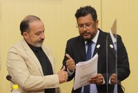 Plenário rejeita parecer contrário e projeto que regulamenta banheiro família segue tramitando