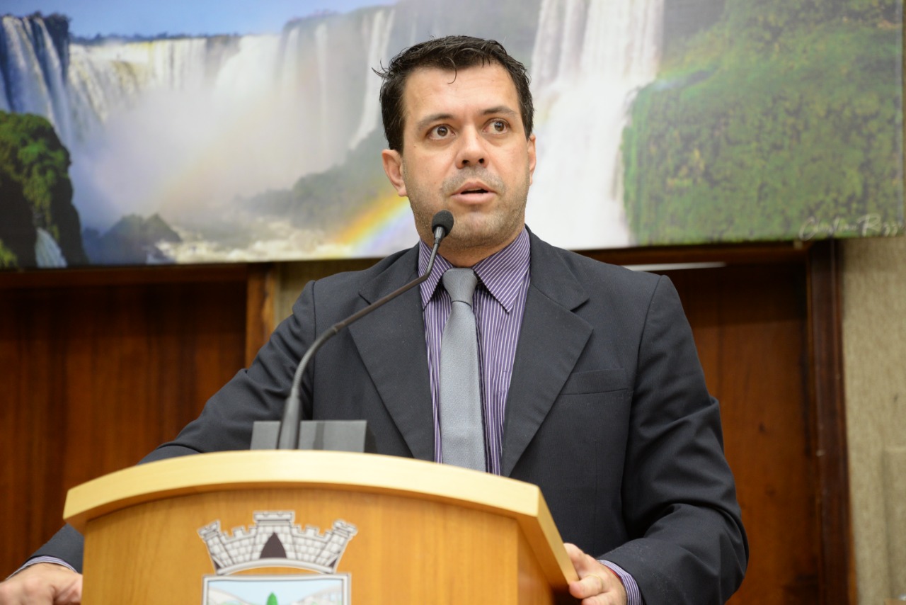 Prédios públicos, terminais de ônibus, praças e shopping deverão contar com bicicletários