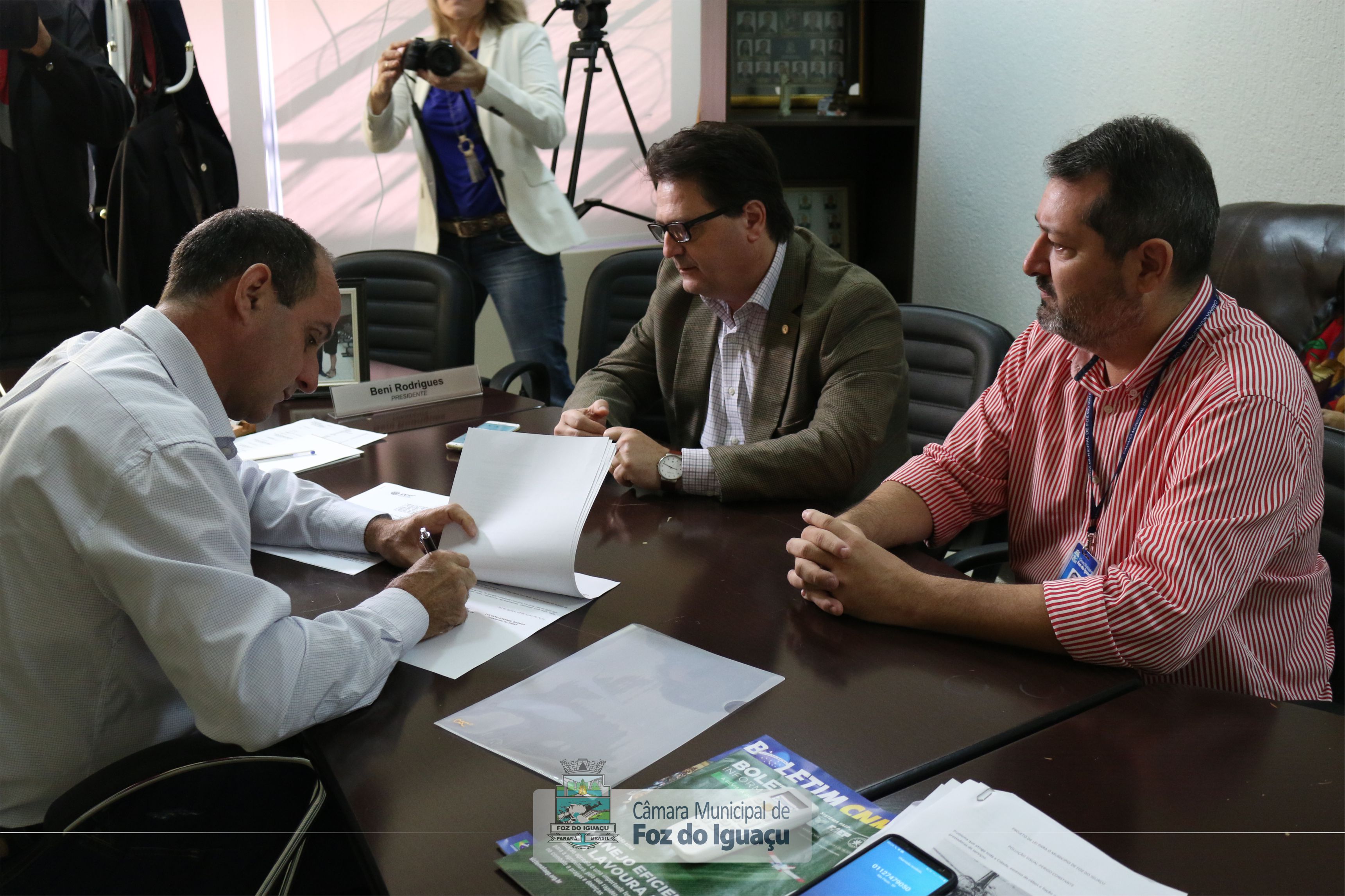 Presidente da Câmara assina Convênio com IDESF para estímulo à qualificação de servidores